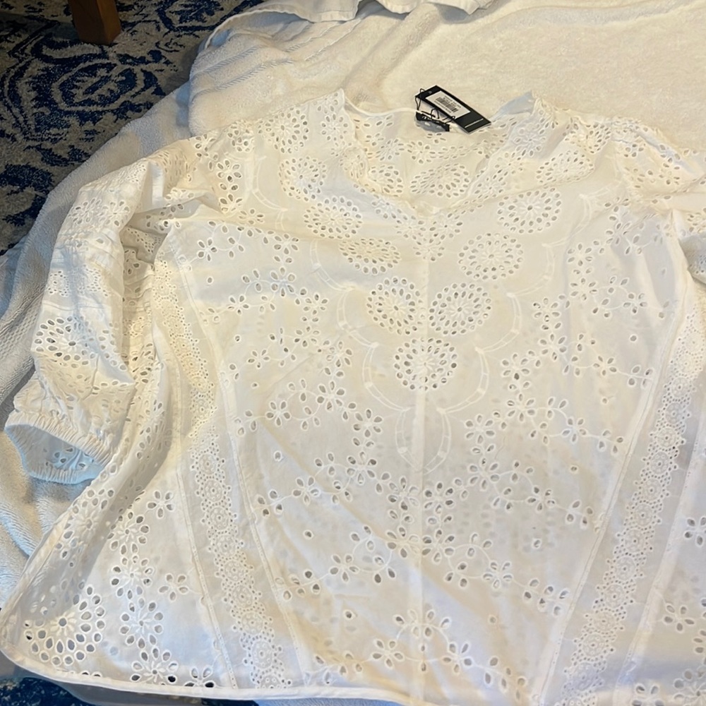White eyelet top size L